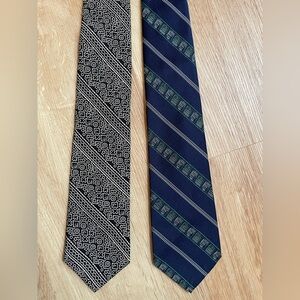 Bundle lot of 2 men’s vintage ties Smithsonian tie